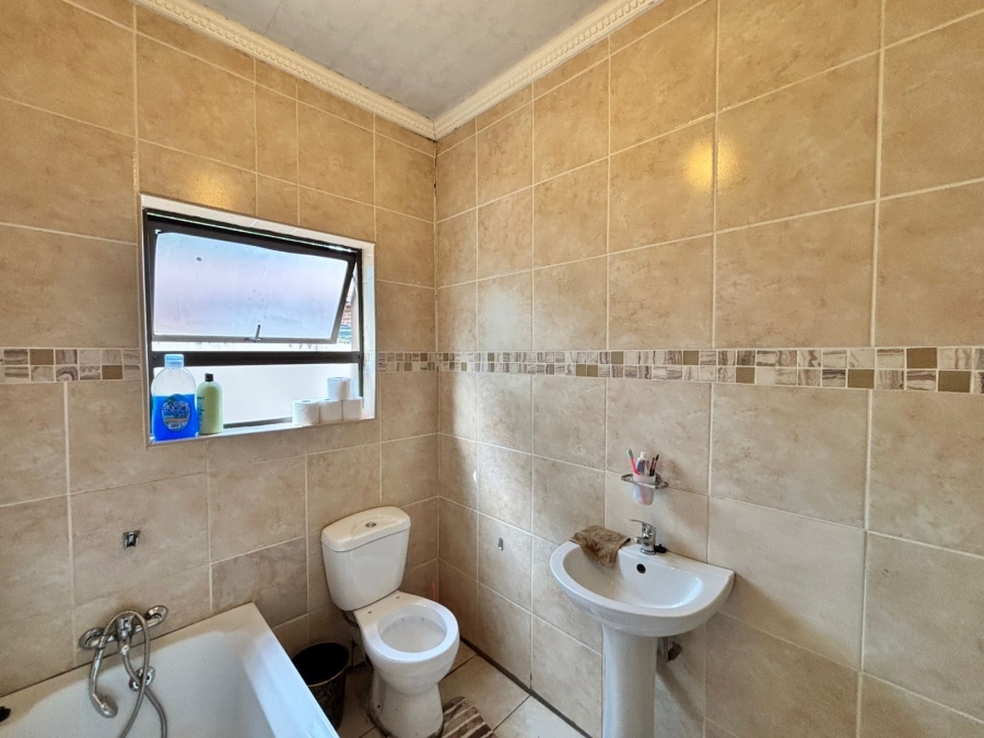 4 Bedroom Property for Sale in Mooivallei Park North West